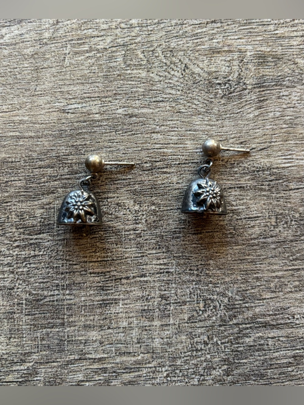 Vintage Silver-Tone Women’s Alpine Cowbell Embossed Edelweiss Flower Earrings